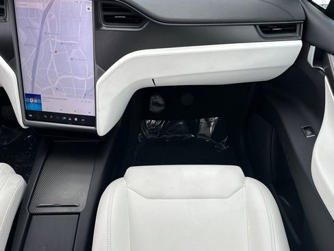 Used 2018 Tesla Model X 100D image 29