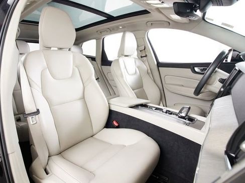 Certified 2023 Volvo XC60 B5 Plus w/ Climate Package AWD/4WD image 19