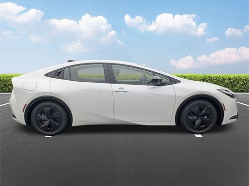 New 2026 Toyota Prius Plug-In Hybrid image 3