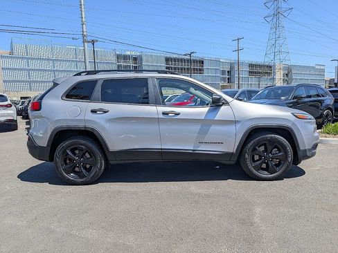 Used 2016 Jeep Cherokee Sport AWD/4WD image 9