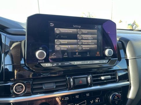 Used 2024 Nissan Pathfinder SV image 45