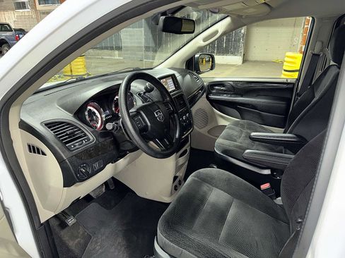 Used 2019 Dodge Grand Caravan SE w/ UConnect Hands-Free Group FWD image 26