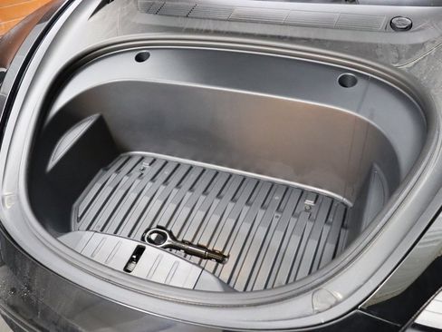 Used 2023 Tesla Model 3 Standard Range image 3