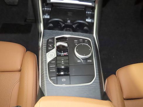 Used 2025 BMW 330i xDrive Sedan w/ Premium Package AWD/4WD image 23