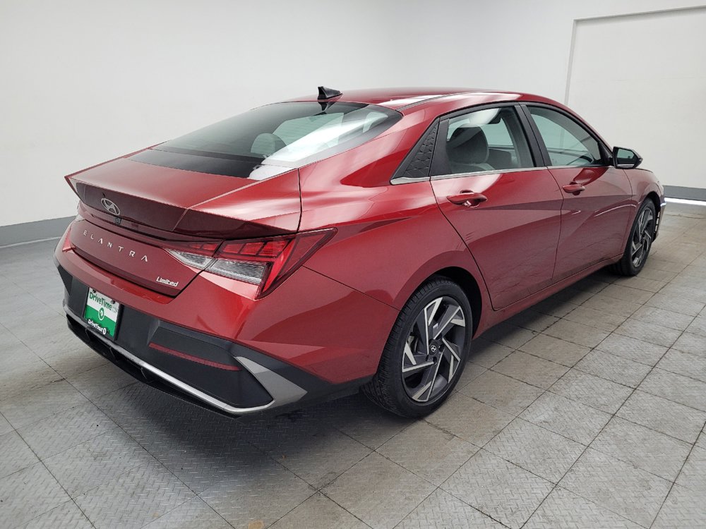 Used 2025 Hyundai Elantra Limited FWD image 9
