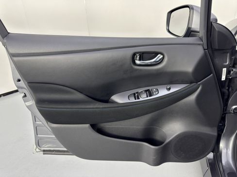 Used 2025 Nissan Leaf S image 34