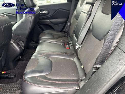 Used 2017 Jeep Cherokee Trailhawk AWD/4WD image 15