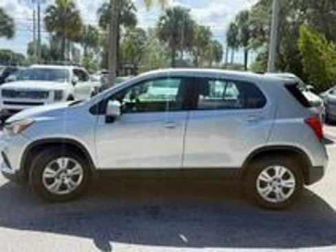 Used 2017 Chevrolet Trax LS FWD image 4