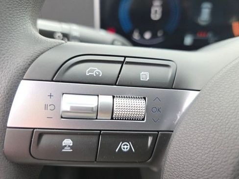 Certified 2025 Hyundai Tucson SE image 12