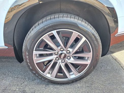New 2026 Cadillac Vistiq Sport w/ LPO, Floor Liner Package AWD/4WD image 28