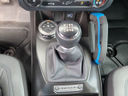 Used 2022 Ford Bronco Black Diamond image 12