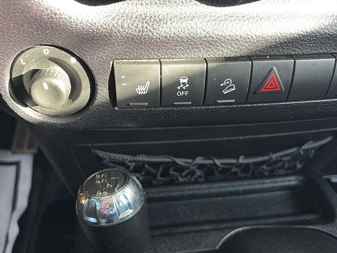 Used 2014 Jeep Wrangler Altitude image 24