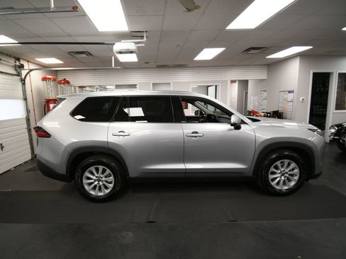 Used 2025 Toyota Grand Highlander AWD image 8