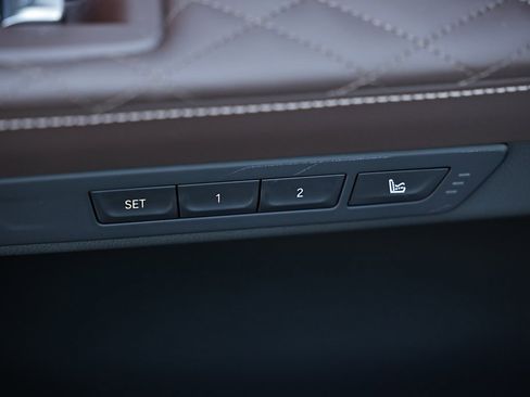 Used 2022 BMW 750i xDrive w/ Luxury Rear Seating Package image 27