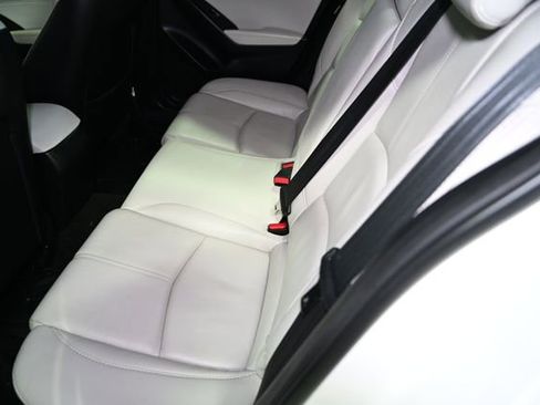 Used 2018 MAZDA MAZDA3 Grand Touring w/ Premium Equipment Package image 38