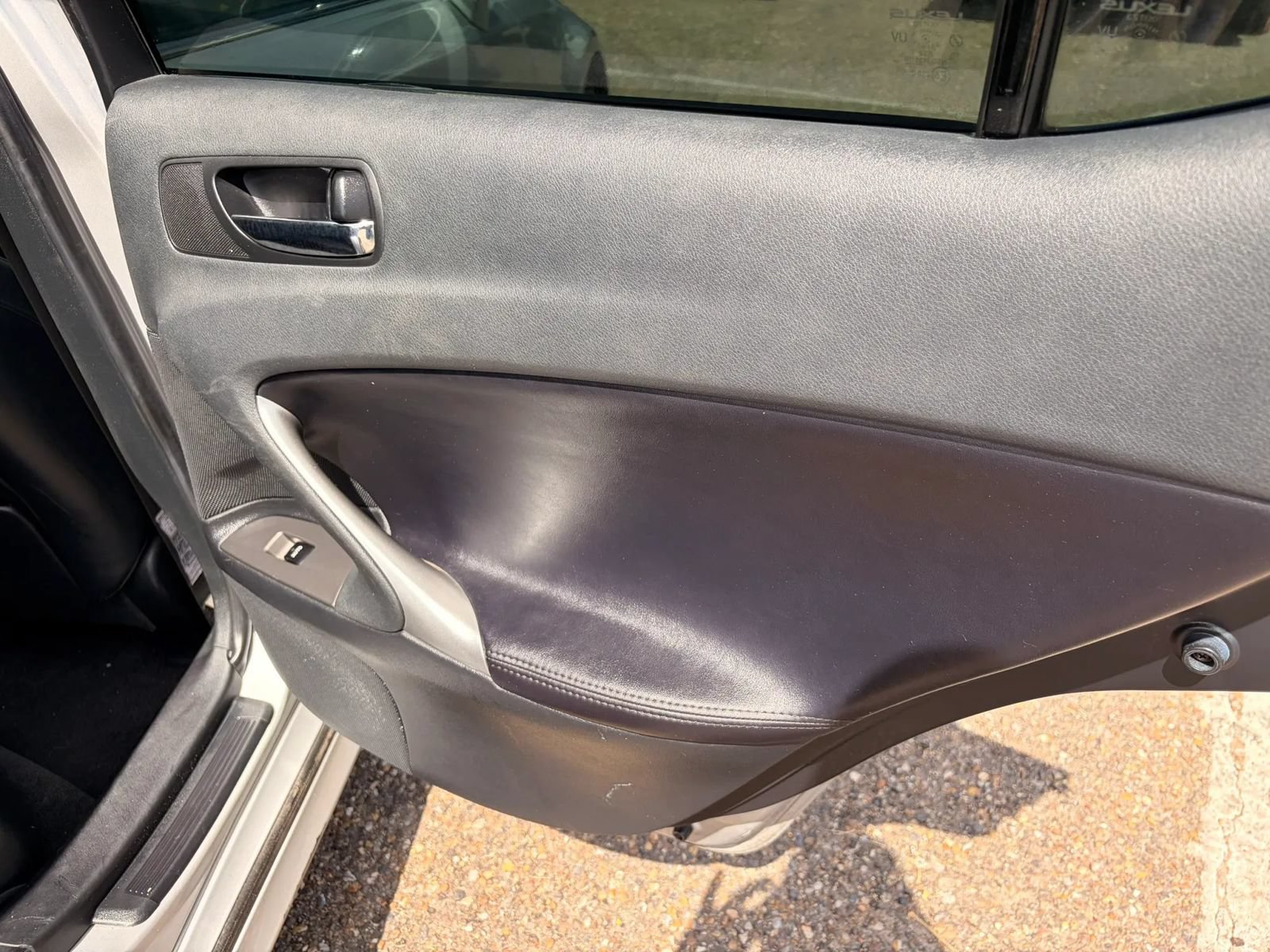 Used 2006 Lexus IS 250 w/ Preferred Accessory Pkg RWD image 40