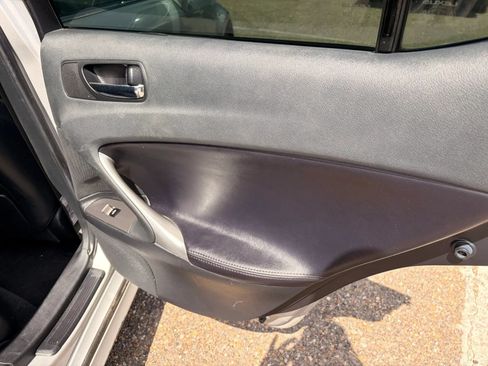 Used 2006 Lexus IS 250 w/ Preferred Accessory Pkg RWD image 40