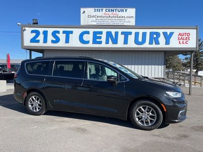 Used 2021 Chrysler Pacifica Touring w/ Uconnect Theater Family Group
