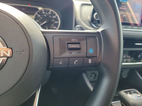 Used 2024 Nissan Rogue SV FWD image 21