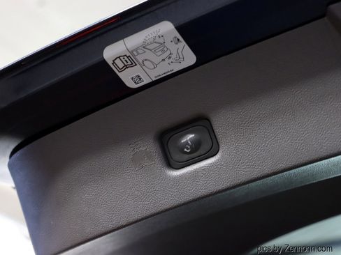 Used 2017 Lincoln MKX Reserve w/ Lincoln MKX Climate Package image 30