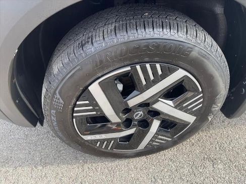 Used 2025 Nissan Kicks SV w/ Illumination Package image 6