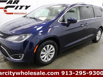 Used 2020 Chrysler Pacifica Touring w/ Advanced Safetytec Group