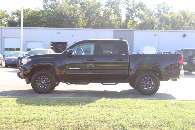 Used 2020 Toyota Tacoma SR5 AWD/4WD image 2