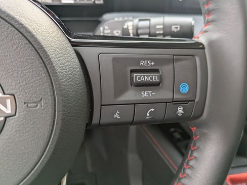 Certified 2025 Nissan Kicks SR image 17