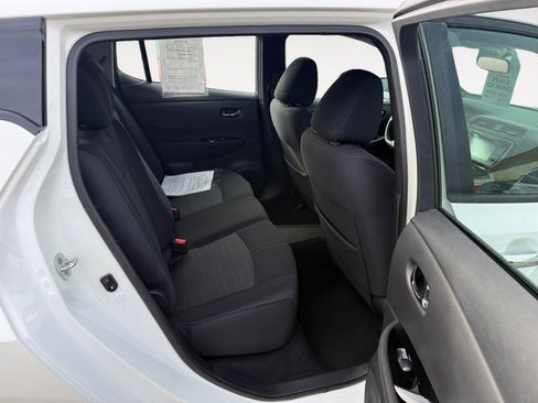 Used 2019 Nissan Leaf SV w/ SV All Weather Package image 18