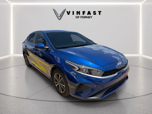 Used 2023 Kia Forte LXS w/ LXS Technology Package FWD image 4