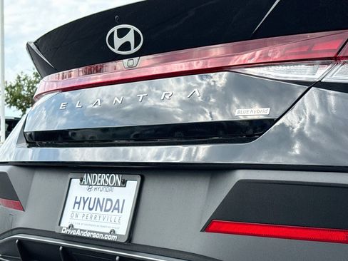 New 2026 Hyundai Elantra Hybrid FWD image 13