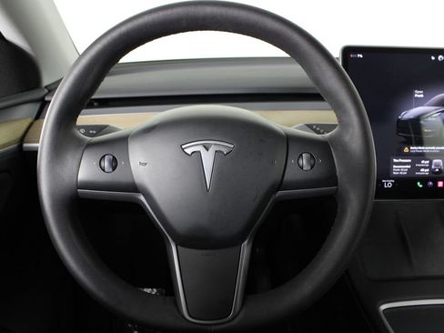 Used 2024 Tesla Model Y Long Range AWD/4WD image 24