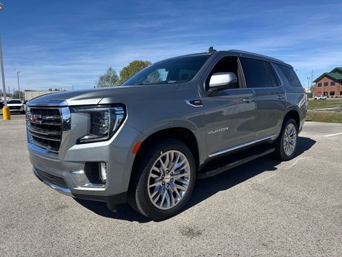 Used 2023 GMC Yukon SLT w/ SLT Premium Package image 2