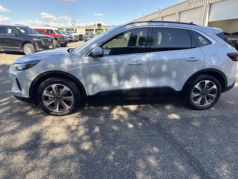 Certified 2025 Ford Escape Platinum AWD/4WD image 2