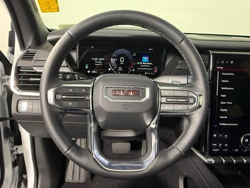 Used 2025 GMC Acadia Elevation FWD image 18