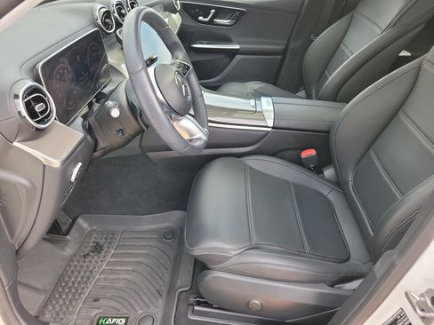 Used 2024 Mercedes-Benz GLC 300 4MATIC image 5