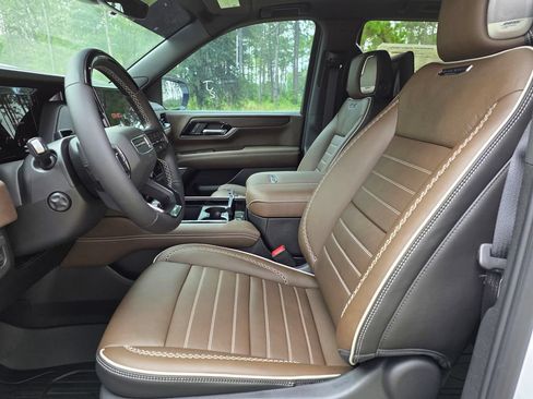 New 2026 GMC Yukon Denali Ultimate w/ LPO, Floor Liner Package AWD/4WD image 14