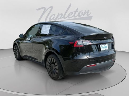 Used 2024 Tesla Model Y Long Range AWD/4WD image 3