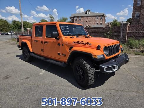 Used 2025 Jeep Gladiator Sport AWD/4WD image 3