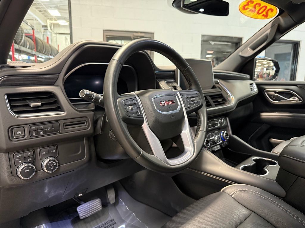 Used 2023 GMC Yukon SLT w/ SLT Premium Package AWD/4WD image 11