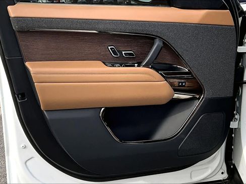 Used 2024 Land Rover Range Rover Sport SE image 25