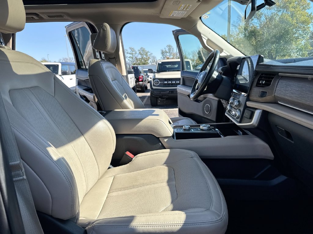 Used 2024 Ford Expedition Limited AWD/4WD image 23