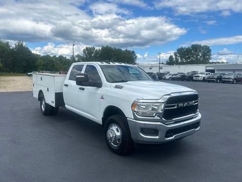 Used 2024 RAM 3500 Tradesman w/ Chrome Appearance Group AWD/4WD image 7