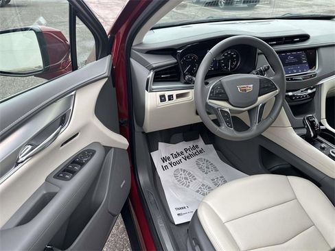 Certified 2022 Cadillac XT5 Premium Luxury image 16