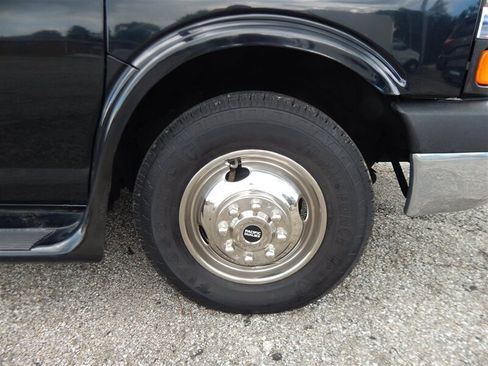 Used 2010 Chevrolet Express 3500 Extended RWD image 15