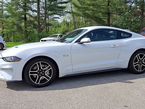 Used 2019 Ford Mustang GT RWD image 5