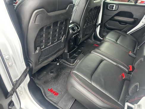 Used 2018 Jeep Wrangler Unlimited Rubicon w/ Cold Weather Group AWD/4WD image 17