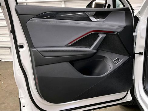 Certified 2025 Volkswagen Tiguan SE image 24