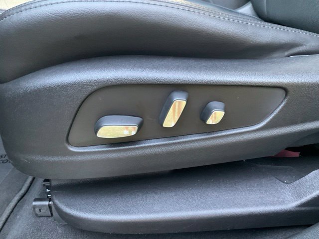 Used 2017 Cadillac XT5 Premium Luxury w/ Driver Assist Package AWD/4WD image 6