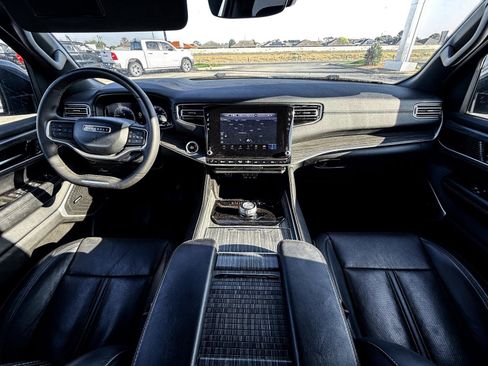 Used 2024 Jeep Wagoneer Series II w/ Flexible Seating Group image 10